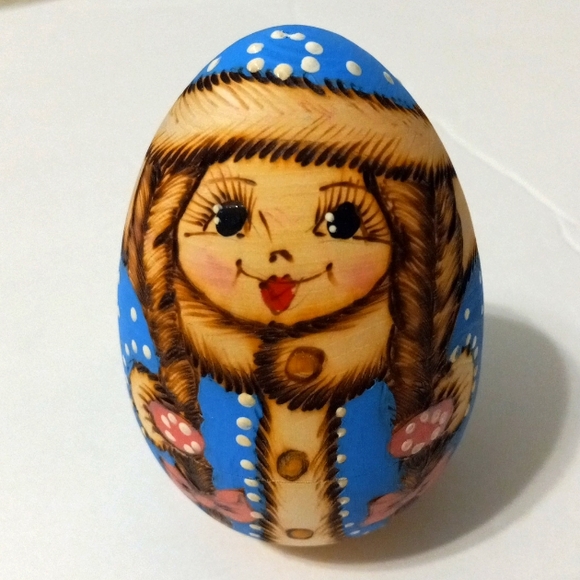 NWOT RUSSIAN NESTING EGG (5 figurines) All Dolls & Egg Nested Inside Santa - Picture 2 of 5